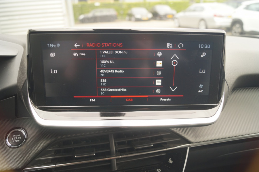 Peugeot 2008 1.2 PureTech Allure -NAVI-ECC-PDC-CRUISE-