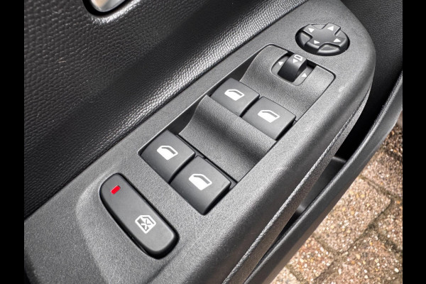 Opel Corsa 1.2 Elegance | Panoramadak | Camera | PDC Voor + Achter | Climate control | Stoel + Stuurverwarming