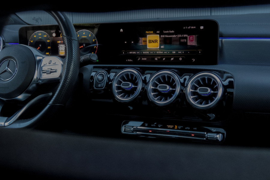 Mercedes-Benz CLA-Klasse Shooting Brake 250 Premium Plus AMG | PANORAMADAK | STOELVERWARMING | CAMERA | AMBIANT LIGHT