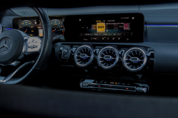 Mercedes-Benz CLA-Klasse Shooting Brake 250 Premium Plus AMG | PANORAMADAK | STOELVERWARMING | CAMERA | AMBIANT LIGHT