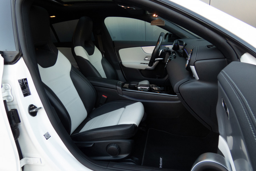 Mercedes-Benz CLA-Klasse Shooting Brake 250 Premium Plus AMG | PANORAMADAK | STOELVERWARMING | CAMERA | AMBIANT LIGHT