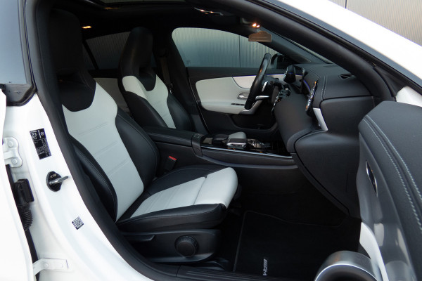 Mercedes-Benz CLA-Klasse Shooting Brake 250 Premium Plus AMG | PANORAMADAK | STOELVERWARMING | CAMERA | AMBIANT LIGHT