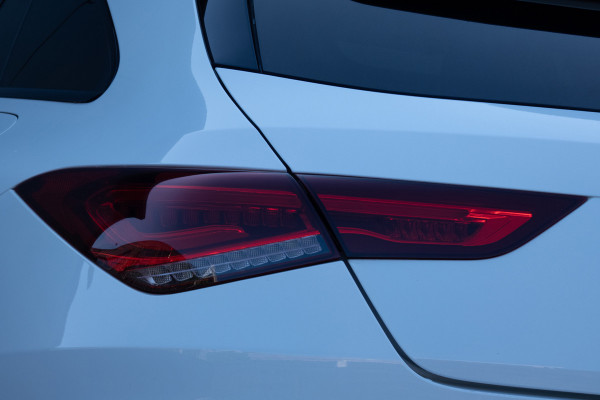 Mercedes-Benz CLA-Klasse Shooting Brake 250 Premium Plus AMG | PANORAMADAK | STOELVERWARMING | CAMERA | AMBIANT LIGHT