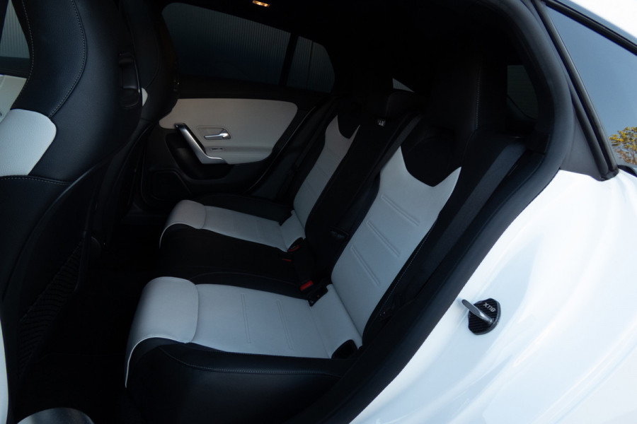 Mercedes-Benz CLA-Klasse Shooting Brake 250 Premium Plus AMG | PANORAMADAK | STOELVERWARMING | CAMERA | AMBIANT LIGHT