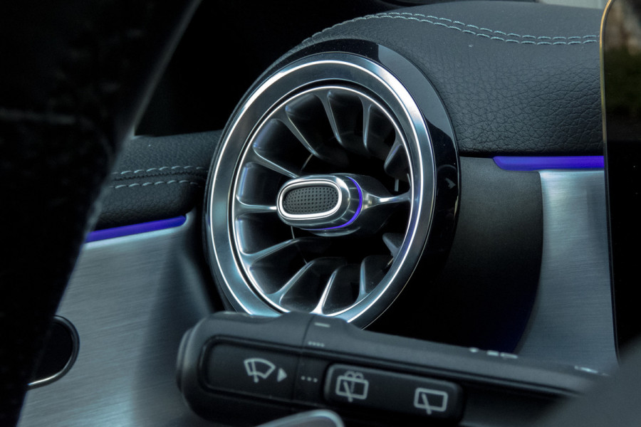 Mercedes-Benz CLA-Klasse Shooting Brake 250 Premium Plus AMG | PANORAMADAK | STOELVERWARMING | CAMERA | AMBIANT LIGHT