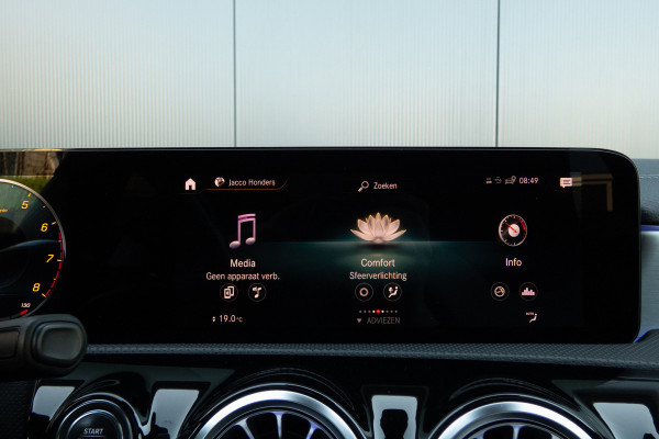 Mercedes-Benz CLA-Klasse Shooting Brake 250 Premium Plus AMG | PANORAMADAK | STOELVERWARMING | CAMERA | AMBIANT LIGHT