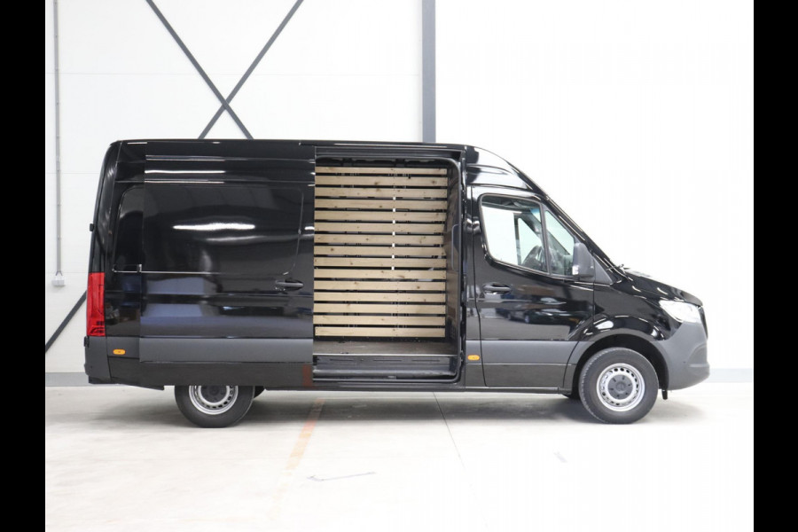 Mercedes-Benz Sprinter 315 CDI Automaat L2H2 PRO Airco MBUX Navigatie Adaptive Cruise Control Leder PDC VA + Camera Trekhaak 3500kg Comfortstoel