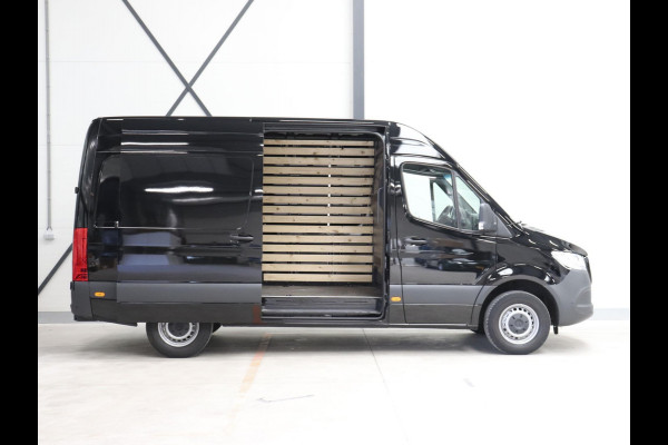 Mercedes-Benz Sprinter 315 CDI Automaat L2H2 PRO Airco MBUX Navigatie Adaptive Cruise Control Leder PDC VA + Camera Trekhaak 3500kg Comfortstoel