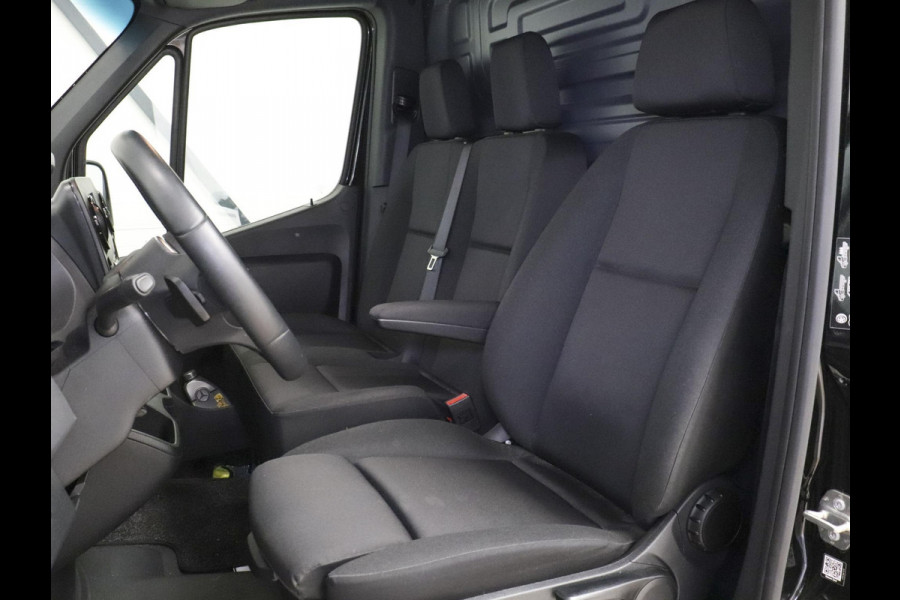 Mercedes-Benz Sprinter 315 CDI Automaat L2H2 PRO Airco MBUX Navigatie Adaptive Cruise Control Leder PDC VA + Camera Trekhaak 3500kg Comfortstoel
