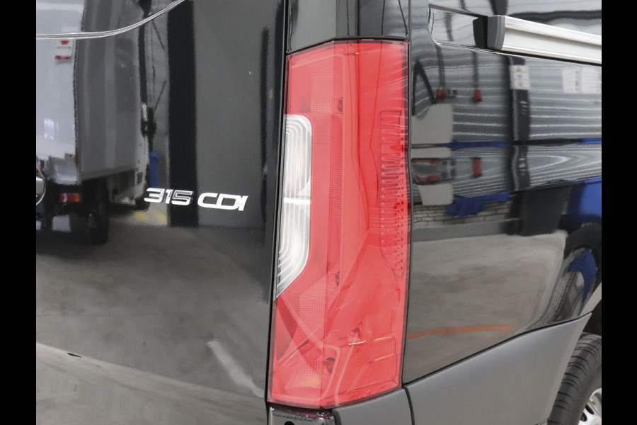 Mercedes-Benz Sprinter 315 CDI Automaat L2H2 PRO Airco MBUX Navigatie Adaptive Cruise Control Leder PDC VA + Camera Trekhaak 3500kg Comfortstoel