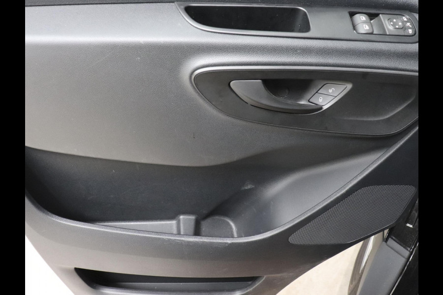 Mercedes-Benz Sprinter 315 CDI Automaat L2H2 PRO Airco MBUX Navigatie Adaptive Cruise Control Leder PDC VA + Camera Trekhaak 3500kg Comfortstoel