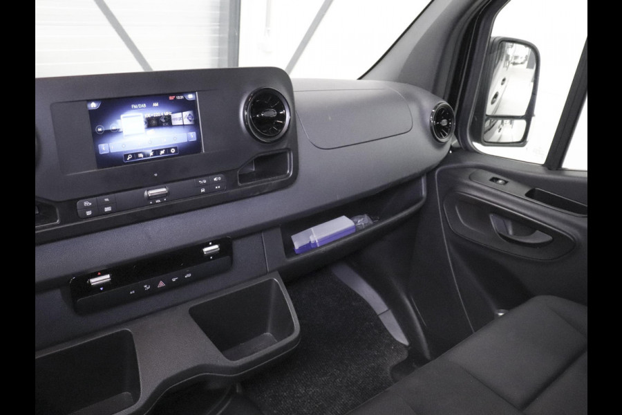 Mercedes-Benz Sprinter 315 CDI Automaat L2H2 PRO Airco MBUX Navigatie Adaptive Cruise Control Leder PDC VA + Camera Trekhaak 3500kg Comfortstoel