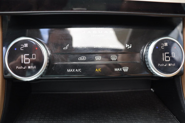Jaguar F-Pace 2.0 P400e PHEV R-Dynamic S org.NL ,STORING lees tekst ,schuifdak stuur+raamverw.