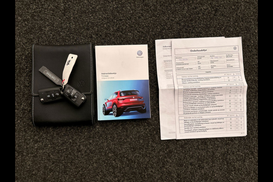 Volkswagen T-Cross 1.0 TSI Life | Carplay | Trekhaak | Climate-control | Adaptive-cruise | Lichtmetaal