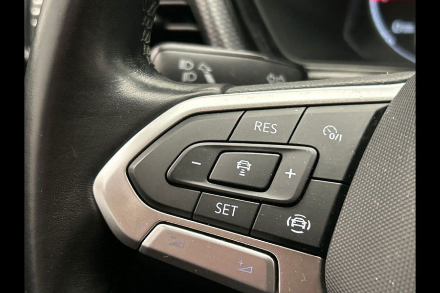 Volkswagen T-Cross 1.0 TSI Life | Carplay | Trekhaak | Climate-control | Adaptive-cruise | Lichtmetaal