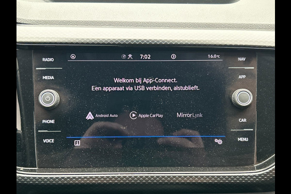 Volkswagen T-Cross 1.0 TSI Life | Carplay | Trekhaak | Climate-control | Adaptive-cruise | Lichtmetaal