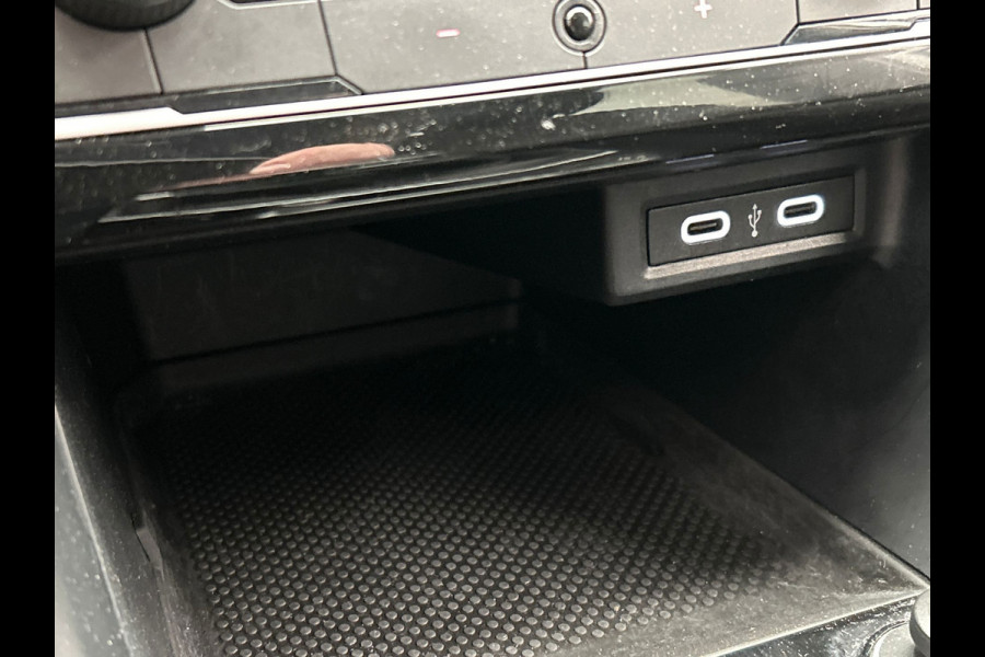 Volkswagen T-Cross 1.0 TSI Life | Carplay | Trekhaak | Climate-control | Adaptive-cruise | Lichtmetaal