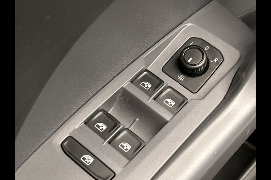 Volkswagen T-Cross 1.0 TSI Life | Carplay | Trekhaak | Climate-control | Adaptive-cruise | Lichtmetaal