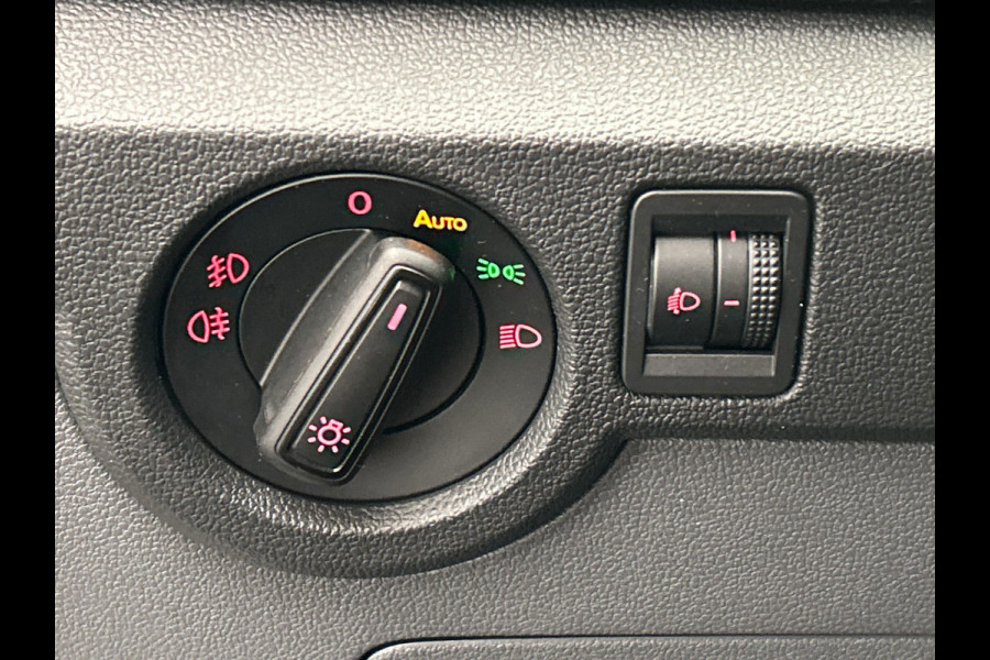 Volkswagen T-Cross 1.0 TSI Life | Carplay | Trekhaak | Climate-control | Adaptive-cruise | Lichtmetaal