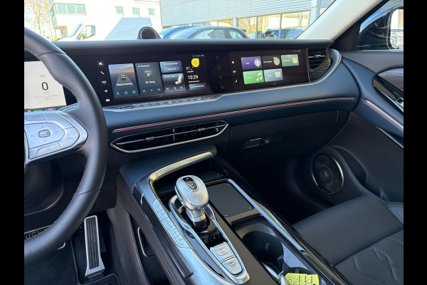 VOYAH Free Flagship 4WD 106 kWh | Panoramadak | Dynaudio Hi-FI | 360° Camera | Luchtvering | Adaptieve Cruise Control | Dodehoekassistent | Apple CarPlay | Android Auto | Elektrisch Verstelbare Stoelen + Massage | Stoelverwarming | Stoelventilatie | Sfeerverlichting |