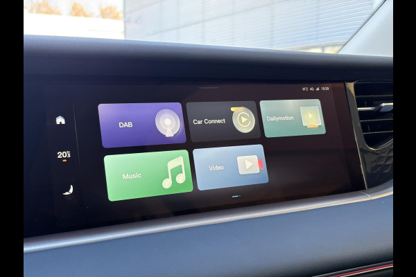 VOYAH Free Flagship 4WD 106 kWh | Panoramadak | Dynaudio Hi-FI | 360° Camera | Luchtvering | Adaptieve Cruise Control | Dodehoekassistent | Apple CarPlay | Android Auto | Elektrisch Verstelbare Stoelen + Massage | Stoelverwarming | Stoelventilatie | Sfeerverlichting |