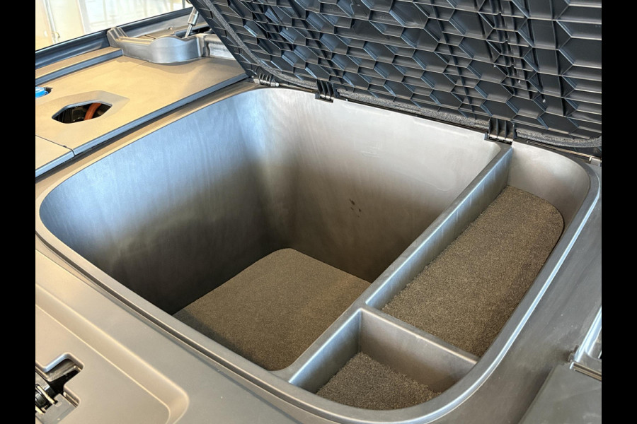 VOYAH Free Flagship 4WD 106 kWh | Panoramadak | Dynaudio Hi-FI | 360° Camera | Luchtvering | Adaptieve Cruise Control | Dodehoekassistent | Apple CarPlay | Android Auto | Elektrisch Verstelbare Stoelen + Massage | Stoelverwarming | Stoelventilatie | Sfeerverlichting |