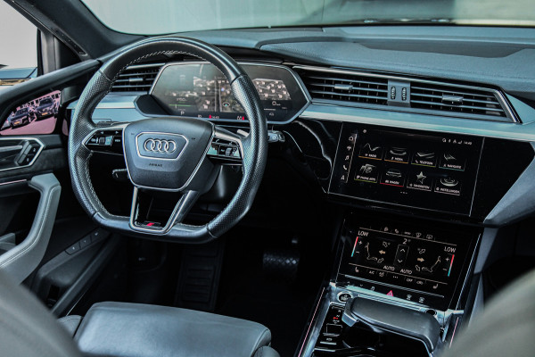 Audi e-tron 50 quattro 3x S-Line 71 kWh, RS stoelen, Luchtvering, Pano, Night Vision, Virtual Mirrors, B&O, HUD, Memory, 23"!