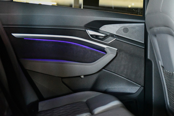 Audi e-tron 50 quattro 3x S-Line 71 kWh, RS stoelen, Luchtvering, Pano, Night Vision, Virtual Mirrors, B&O, HUD, Memory, 23"!