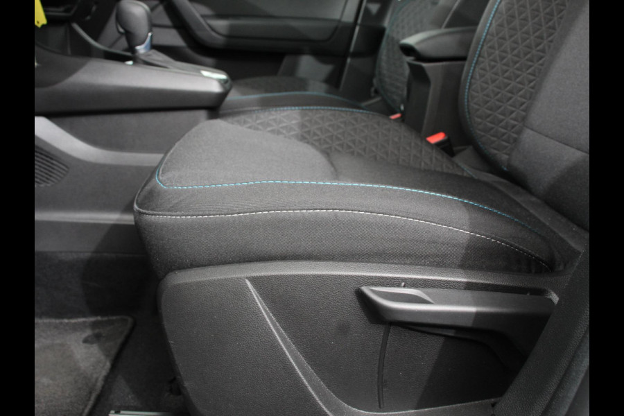 Renault Captur 1.3 MHEV TCe Evolution 160pk Automaat Climate control Cruise control Camera Parkeersensoren achter Verwarmde voorstoelen LED Apple Carplay/ Android Auto