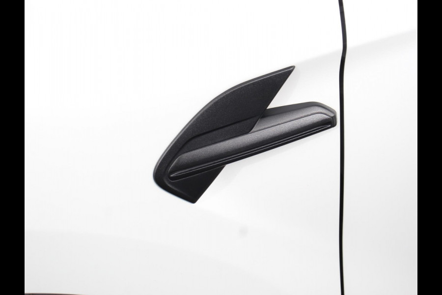 Renault Captur 1.3 MHEV TCe Evolution 160pk Automaat Climate control Cruise control Camera Parkeersensoren achter Verwarmde voorstoelen LED Apple Carplay/ Android Auto