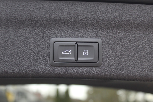 Audi A6 Avant 55 TFSI e quattro Competition / SoH 94,5% / Trekhaak / Panoramadak / 360Camera / Head-up / Softclose / Stuurverwarming / Apple CarPlay / DAB / ACC / Stoelverwarming V+A