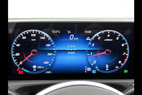 Mercedes-Benz CLA-Klasse Shooting Brake 180 Luxury Line Trekhaak | Ledkoplampen | Parkeerpakket met achteruitrijcamera | Stoelverwarming. Inclusief 24 maanden Mercedes-Benz Certified garantie voor Europa.