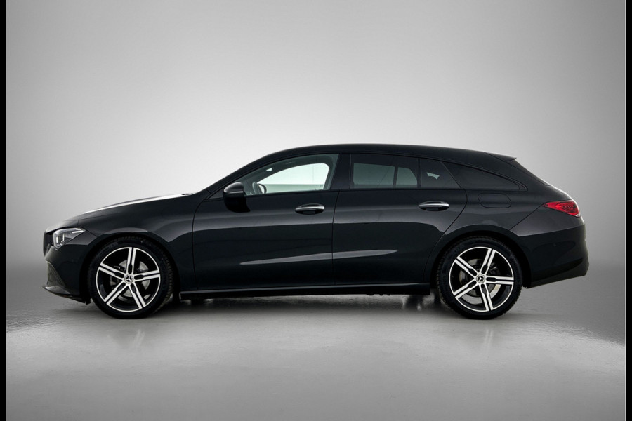 Mercedes-Benz CLA-Klasse Shooting Brake 180 Luxury Line Trekhaak | Ledkoplampen | Parkeerpakket met achteruitrijcamera | Stoelverwarming. Inclusief 24 maanden Mercedes-Benz Certified garantie voor Europa.