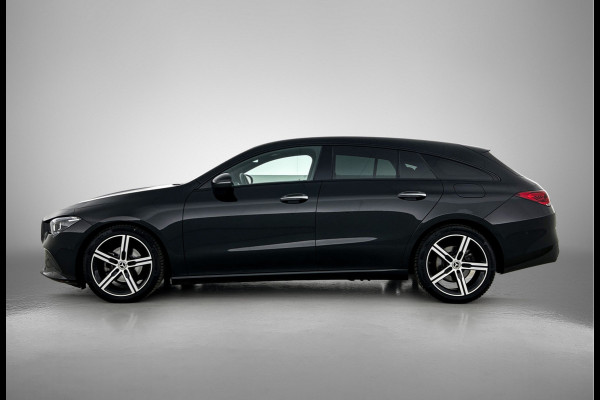 Mercedes-Benz CLA-Klasse Shooting Brake 180 Luxury Line Trekhaak | Ledkoplampen | Parkeerpakket met achteruitrijcamera | Stoelverwarming. Inclusief 24 maanden Mercedes-Benz Certified garantie voor Europa.