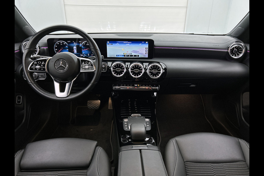 Mercedes-Benz CLA-Klasse Shooting Brake 180 Luxury Line Trekhaak | Ledkoplampen | Parkeerpakket met achteruitrijcamera | Stoelverwarming. Inclusief 24 maanden Mercedes-Benz Certified garantie voor Europa.