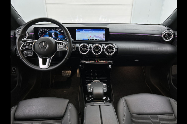 Mercedes-Benz CLA-Klasse Shooting Brake 180 Luxury Line Trekhaak | Ledkoplampen | Parkeerpakket met achteruitrijcamera | Stoelverwarming. Inclusief 24 maanden Mercedes-Benz Certified garantie voor Europa.