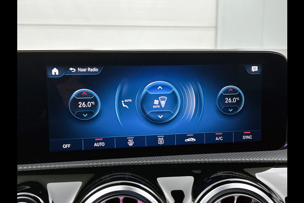 Mercedes-Benz CLA-Klasse Shooting Brake 180 Luxury Line Trekhaak | Ledkoplampen | Parkeerpakket met achteruitrijcamera | Stoelverwarming. Inclusief 24 maanden Mercedes-Benz Certified garantie voor Europa.