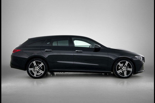 Mercedes-Benz CLA-Klasse Shooting Brake 180 Luxury Line Trekhaak | Ledkoplampen | Parkeerpakket met achteruitrijcamera | Stoelverwarming. Inclusief 24 maanden Mercedes-Benz Certified garantie voor Europa.