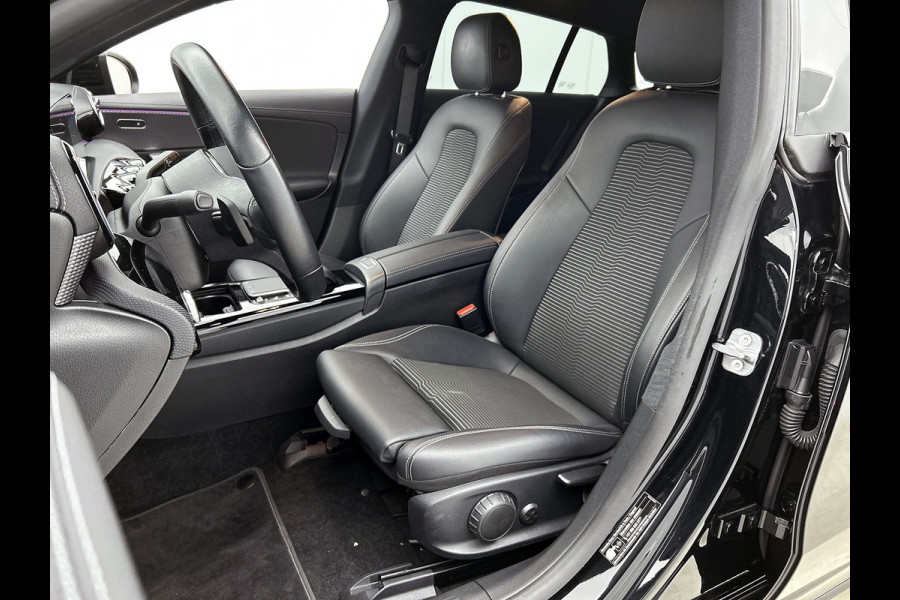 Mercedes-Benz CLA-Klasse Shooting Brake 180 Luxury Line Trekhaak | Ledkoplampen | Parkeerpakket met achteruitrijcamera | Stoelverwarming. Inclusief 24 maanden Mercedes-Benz Certified garantie voor Europa.