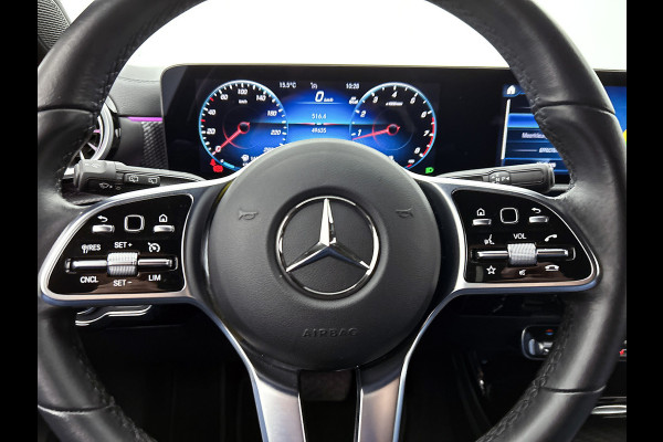 Mercedes-Benz CLA-Klasse Shooting Brake 180 Luxury Line Trekhaak | Ledkoplampen | Parkeerpakket met achteruitrijcamera | Stoelverwarming. Inclusief 24 maanden Mercedes-Benz Certified garantie voor Europa.