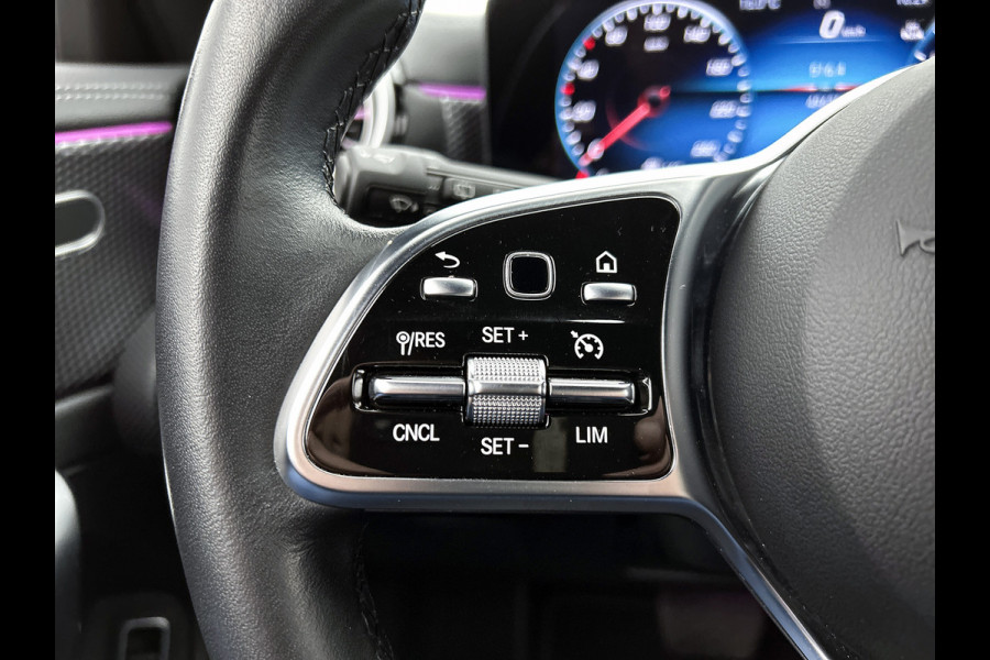 Mercedes-Benz CLA-Klasse Shooting Brake 180 Luxury Line Trekhaak | Ledkoplampen | Parkeerpakket met achteruitrijcamera | Stoelverwarming. Inclusief 24 maanden Mercedes-Benz Certified garantie voor Europa.