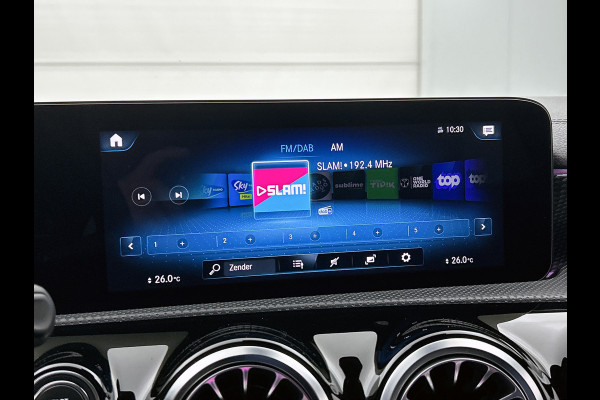 Mercedes-Benz CLA-Klasse Shooting Brake 180 Luxury Line Trekhaak | Ledkoplampen | Parkeerpakket met achteruitrijcamera | Stoelverwarming. Inclusief 24 maanden Mercedes-Benz Certified garantie voor Europa.