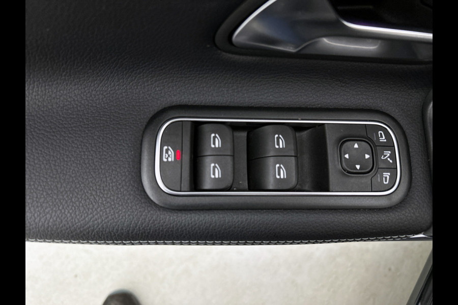 Mercedes-Benz CLA-Klasse Shooting Brake 180 Luxury Line Trekhaak | Ledkoplampen | Parkeerpakket met achteruitrijcamera | Stoelverwarming. Inclusief 24 maanden Mercedes-Benz Certified garantie voor Europa.