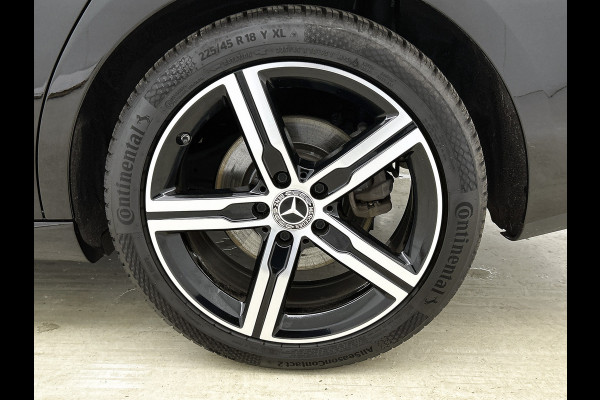 Mercedes-Benz CLA-Klasse Shooting Brake 180 Luxury Line Trekhaak | Ledkoplampen | Parkeerpakket met achteruitrijcamera | Stoelverwarming. Inclusief 24 maanden Mercedes-Benz Certified garantie voor Europa.