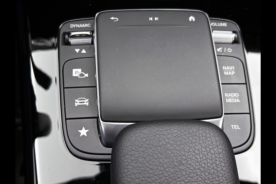 Mercedes-Benz CLA-Klasse Shooting Brake 180 Luxury Line Trekhaak | Ledkoplampen | Parkeerpakket met achteruitrijcamera | Stoelverwarming. Inclusief 24 maanden Mercedes-Benz Certified garantie voor Europa.