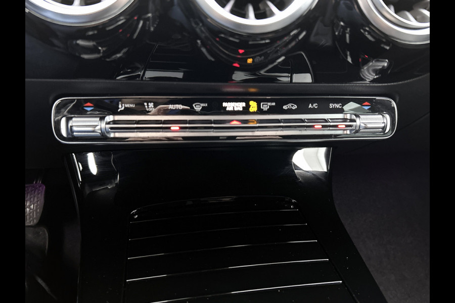 Mercedes-Benz CLA-Klasse Shooting Brake 180 Luxury Line Trekhaak | Ledkoplampen | Parkeerpakket met achteruitrijcamera | Stoelverwarming. Inclusief 24 maanden Mercedes-Benz Certified garantie voor Europa.