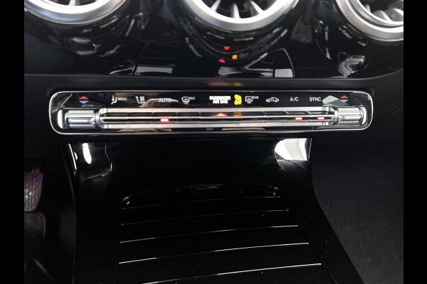 Mercedes-Benz CLA-Klasse Shooting Brake 180 Luxury Line Trekhaak | Ledkoplampen | Parkeerpakket met achteruitrijcamera | Stoelverwarming. Inclusief 24 maanden Mercedes-Benz Certified garantie voor Europa.