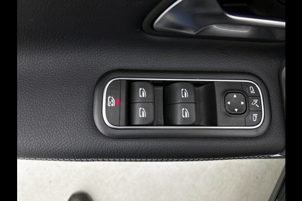 Mercedes-Benz CLA-Klasse Shooting Brake 180 Luxury Line Trekhaak | Ledkoplampen | Parkeerpakket met achteruitrijcamera | Stoelverwarming. Inclusief 24 maanden Mercedes-Benz Certified garantie voor Europa.