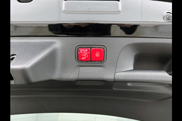 Mercedes-Benz CLA-Klasse Shooting Brake 180 Luxury Line Trekhaak | Ledkoplampen | Parkeerpakket met achteruitrijcamera | Stoelverwarming. Inclusief 24 maanden Mercedes-Benz Certified garantie voor Europa.