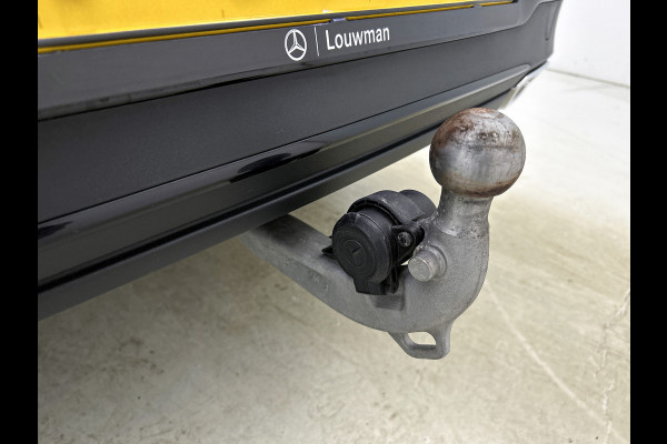 Mercedes-Benz CLA-Klasse Shooting Brake 180 Luxury Line Trekhaak | Ledkoplampen | Parkeerpakket met achteruitrijcamera | Stoelverwarming. Inclusief 24 maanden Mercedes-Benz Certified garantie voor Europa.